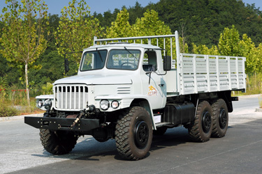 六驅(qū)EQ2100E6D/245越野專用車_東風(fēng)6×6雙玻璃運(yùn)輸車_3.5噸三軸運(yùn)兵車